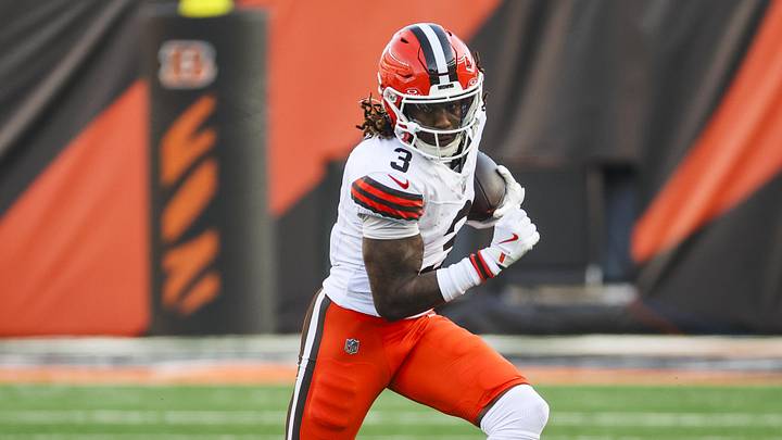 Jerry Jeudy carrying the ball for the Cleveland Browns in 2026