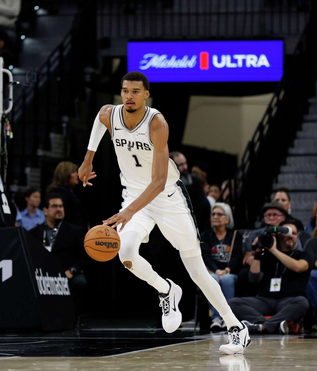 Victor Wembanyama in a San Antonio Spurs uniform during recent preseason action