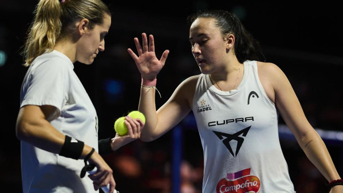 Ari Sánchez and Andrea Ustero discuss tactics during the 2026 Kuwait Major semi-final