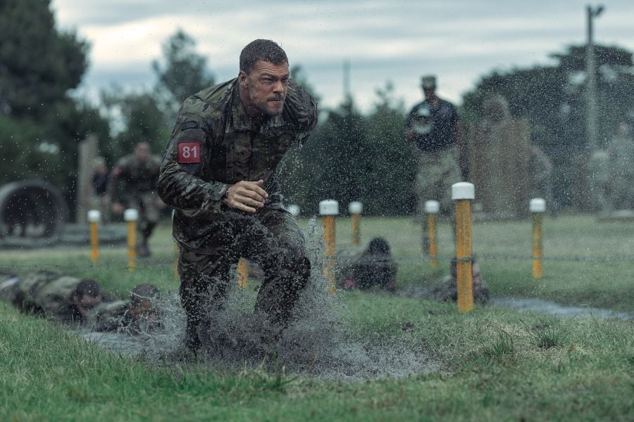 Alan Ritchson running through an obstacle course in the 2026 War Machine film