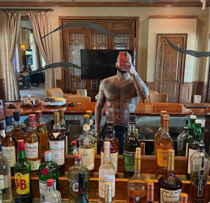 Drake physique and muscle implant rumor analysis
