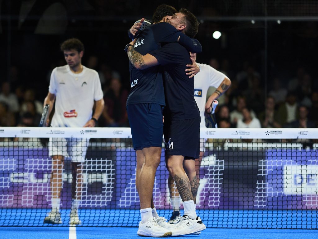 Tino Libaak and Gonza Alfonso celebrate together at Rotterdam Premier Padel P2