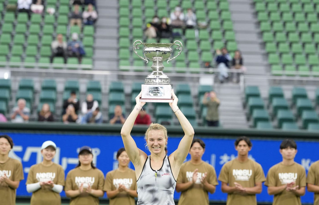 Katerina Siniakova raises the 2026 Osaka Japan Open trophy