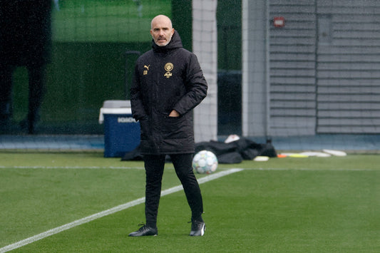Enzo Maresca leading Manchester City training on October 19, 2026