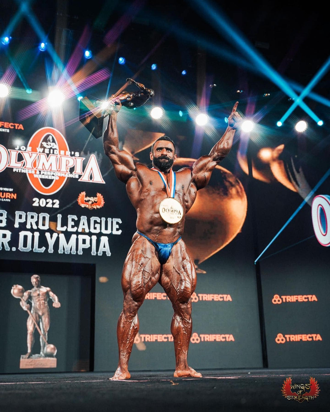Hadi Choopan celebrating his 2022 Mr. Olympia victory with the Sandow trophy