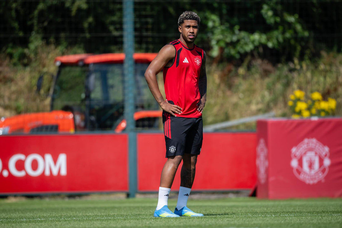 Andrey Santos in Manchester United's 2026 red training kit