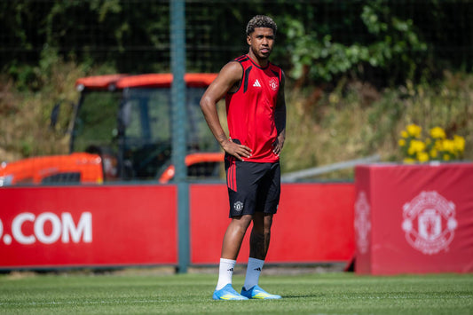 Andrey Santos in Manchester United's 2026 red training kit