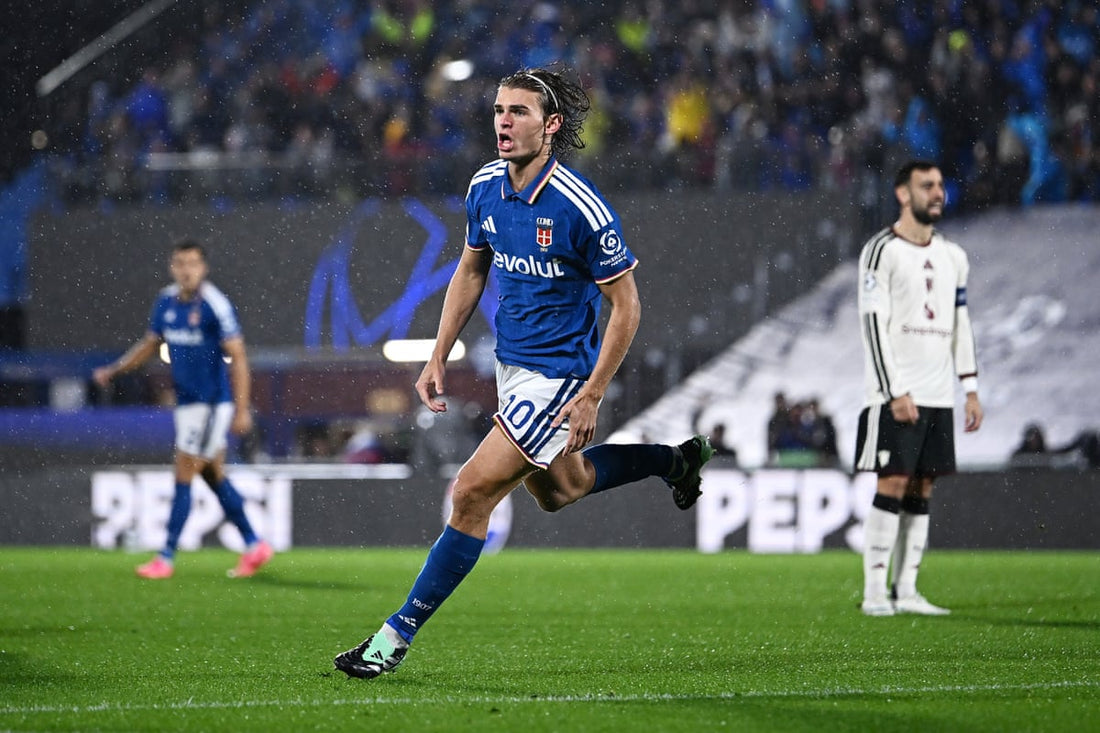 Nico Paz celebrates after scoring for Como against Manchester United in October 2026