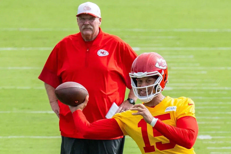 Patrick Mahomes practicing with the Kansas City Chiefs during his 2026 knee injury comeback