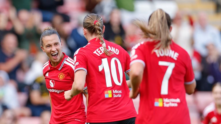 Julia Zigiotti Olme celebrates for Manchester United Women