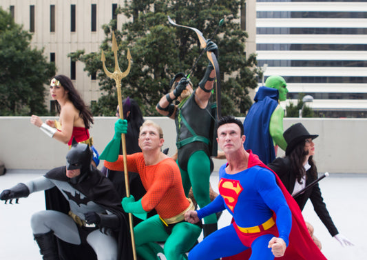 Aquaman and Wonder Woman represented together with the Justice League