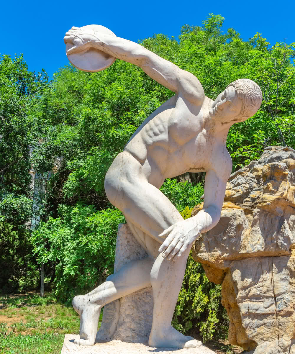 Classical Greek male sculpture representing balanced muscular proportions