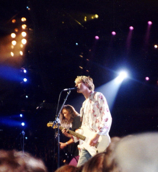 Kurt Cobain and Krist Novoselic performing live in 1992