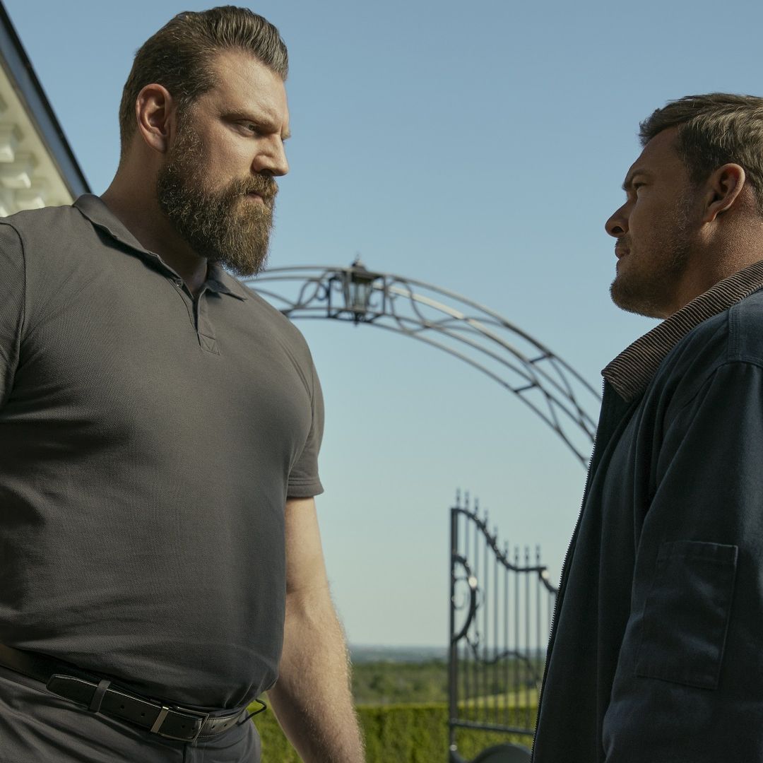 Olivier Richters as Paulie standing face to face with Alan Ritchson as Reacher