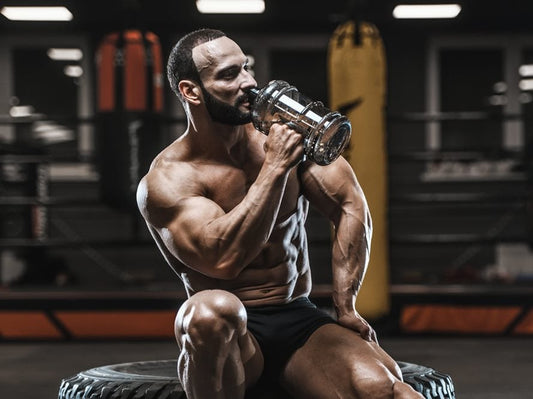 Athlete drinking during a hard gym session while considering intra-workout carbohydrate needs