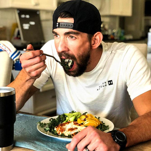 Athlete holding a carbohydrate-rich meal in a gym
