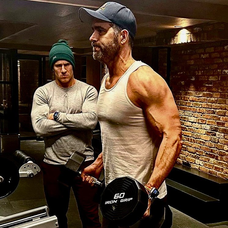 Ryan Reynolds training in a gym during his Deadpool preparation