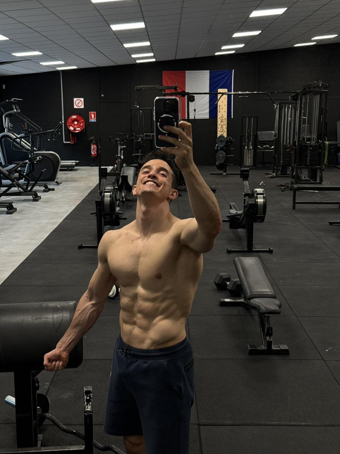 Tibo InShape showing a balanced muscular upper body with developed chest, shoulders and arms